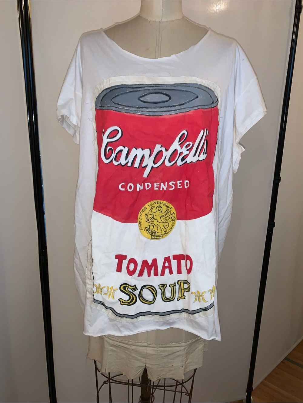 Custom made pop art inspired Campbell's Soup Graphic Tee
Hand painted L / XL